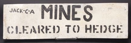 Cartel «Mine cleared to Hedge». De metal, tipo alu