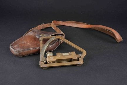 Cuadrante Gunner M1. Modelo de latón. Nivel de bur