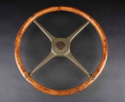 Volante GMC. In legno e metallo. Il legno sembra v