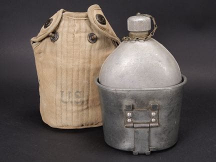 U.S. WWI canteen. Case made of thick OD canvas, wi