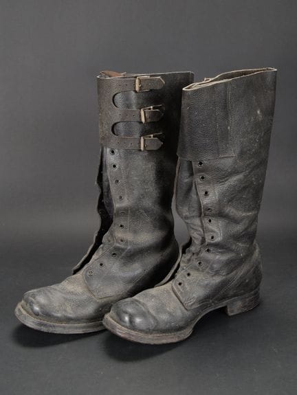 Stiefel eines Dispatch Riders. Aus schwarzem, gena