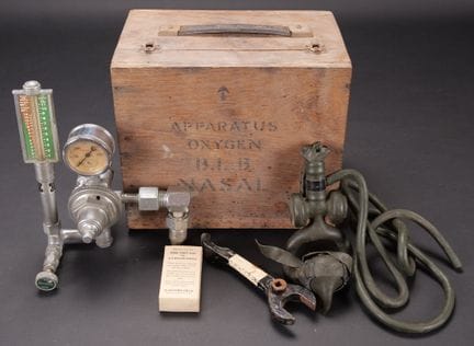 Apparatus Oxygen. Bella cassa in legno, con la scr