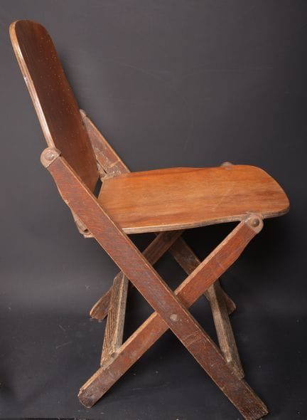 Silla plegable estadounidense. De madera. Modelo p