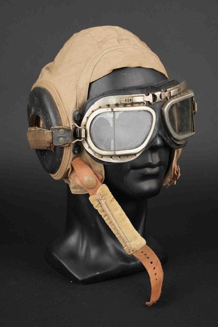 U.S. flight cap. Made of chino fabric. Brown leath