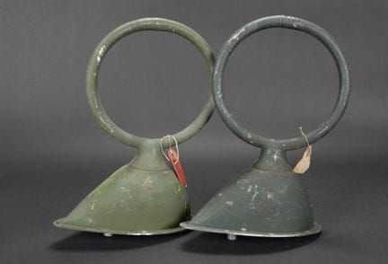 B-17 radio antennas. Loop-type model designed to b