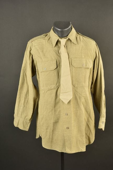 Camicia statunitense color senape. In tessuto dett