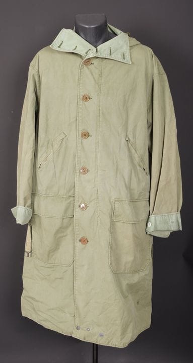 U.S. parka. Made of OD cotton fabric. All buttons 
