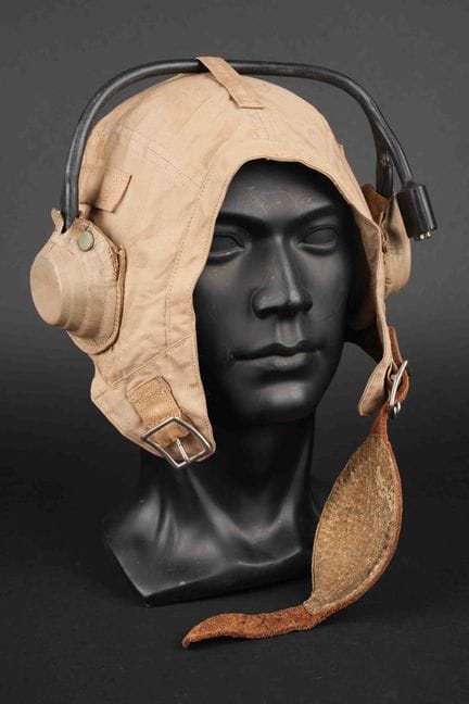 U.S. flight cap. Made of chino cotton. The ear fla