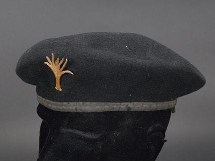 Welsh Guard beret. Made of black cloth. Edged with