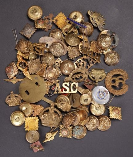 British insignia. Includes a plastic RAF insignia.