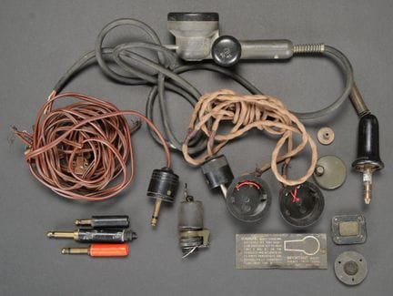 Accessori radio statunitensi. Comprendono una pres