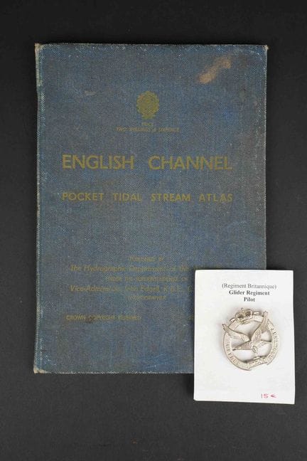 Accessori della RAF britannica. Comprende un opusc