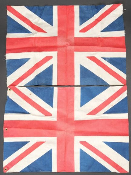 Union Jack. Due bandiere stampate. Gli occhielli s