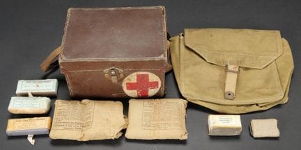 Accessori medici britannici. Composto da una valig
