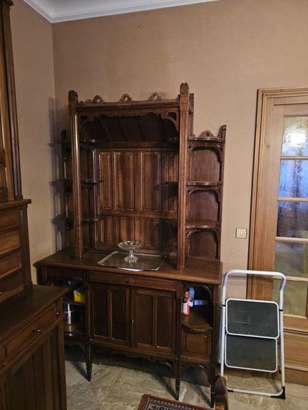 Trois MEUBLES D'OFFICE et un panneau d'applique en