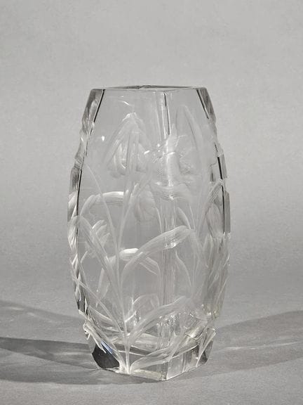 BACCARAT (att. à) Vase en cristal de section carré