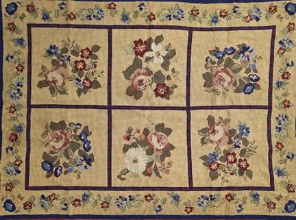 TAPISSERIE au point à décor floral, travail du déb
