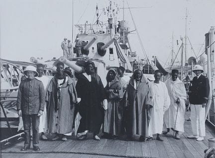 Ecole du XXe siècle. Marins sur le pont d'un navir