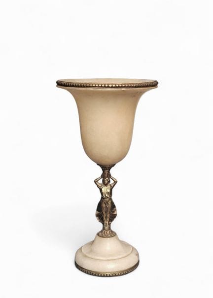 LAMPE en albâtre, le piédouche à doucine, l'abat-j
