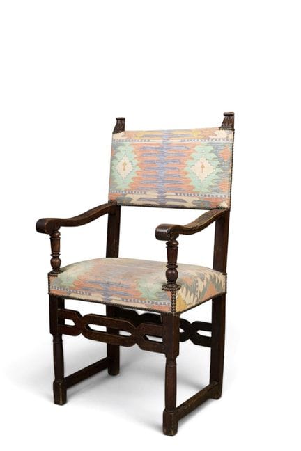 FAUTEUIL en bois mouluré, Espagne, XVIIe siècle. L
