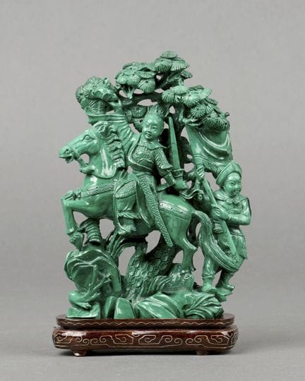 CHINE. Cavalier et porte-drapeau à l'abri d'un pin