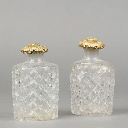 Pair of crystal BOTTLES with diamond-point decorat