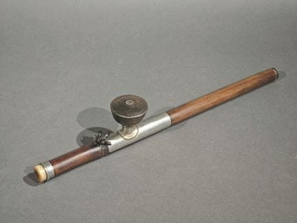 CHINE ou VIETNAM. PIPE A OPIUM en bambou et métaux
