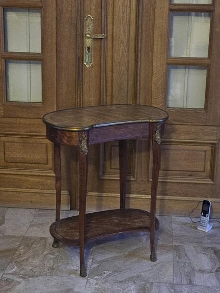 TABLE ROGNON dite "à ouvrage" ouvrant par un tiroi
