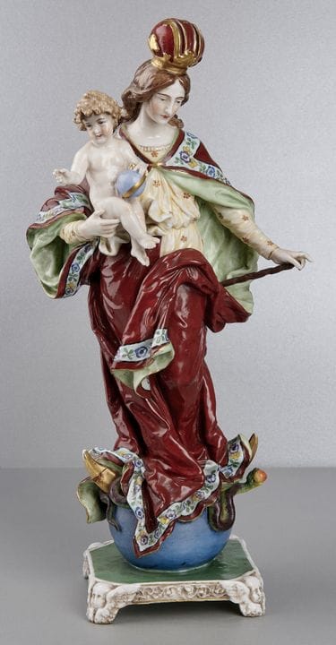 Virgen con el Niño de porcelana, con sello
Virgen 