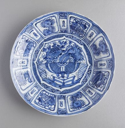 Chinese blue-and-white deep bowl, with a fruit bas