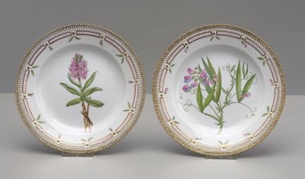 Royal Copenhagen, Flora Danica, dos platos, dañado