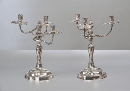 Par de candelabros rococó de plata, 13 lotes
Par d