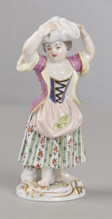 Figura de Meissen, niño jardinero con paño, primer