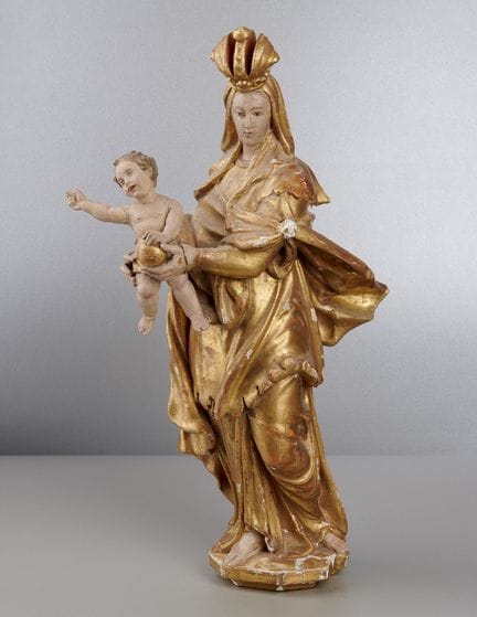 Scultura in legno raffigurante la Madonna con il B