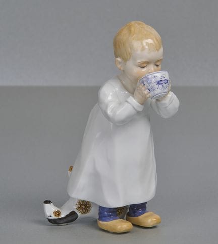 Meissen, «Hentschelkind» con taza, 1.ª selección
M