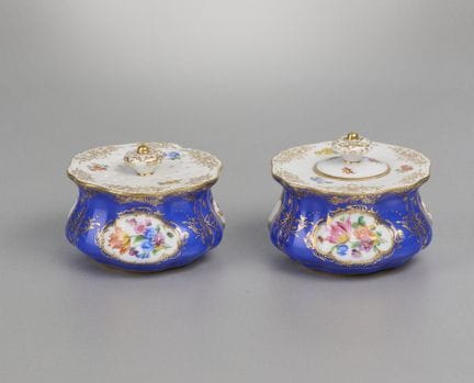 Dos piezas de cincel de un juego de pluma, primera