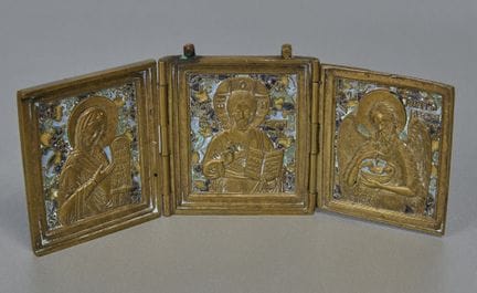 俄罗斯旅行圣像，三联画，珐琅工艺
俄罗斯旅行圣像，三联画，珐琅工艺，高 7.5 厘米，宽 19.5 