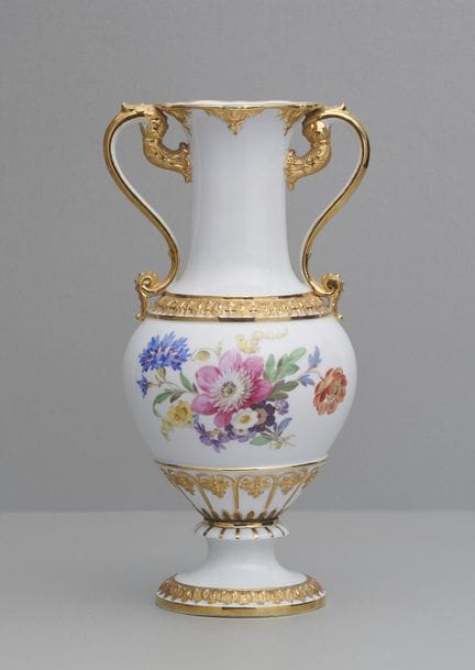 Jarrón de gala de Meissen con asas y motivos flora