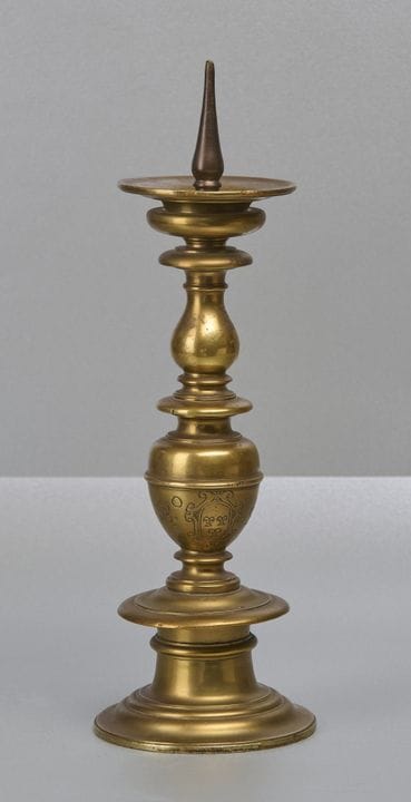 Candelabro renacentista, fechado en 1599, proceden