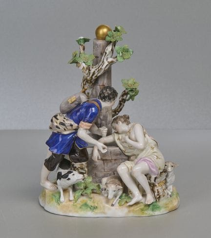 Figura de porcelana, pastores descansando, marca L