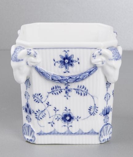 Royal Copenhagen, jarrón con cabezas de carnero, m
