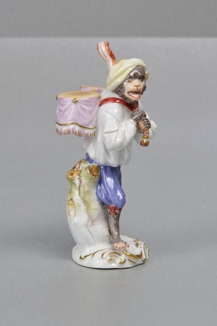 Figura de Meissen, «La banda de los monos», timbal