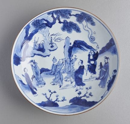 Chinese blue-and-white porcelain round plate with 