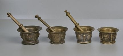 Quattro mortai con tre pestelli, Spagna, XVII/XVII