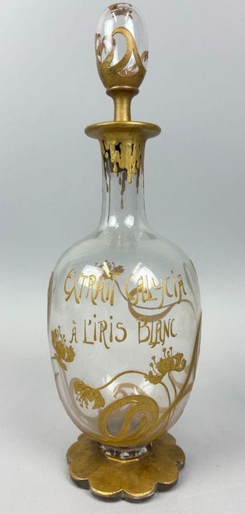 Frasco de cristal con decoración esmaltada en dora