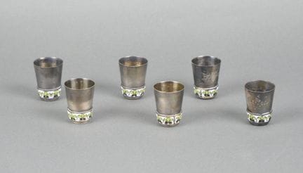 Juego de 6 copas de licor de metal plateado con de