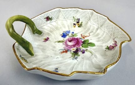 MEISSEN 
Cuenco de porcelana con un ramillete como