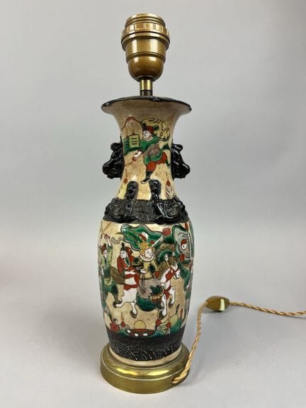 CHINA, Nankín
Jarrón balustre de gres porcelánico 