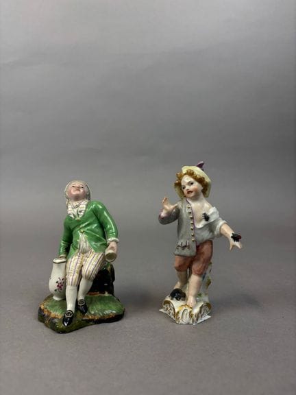 HOECHT 
Estatuilla de porcelana que representa a u