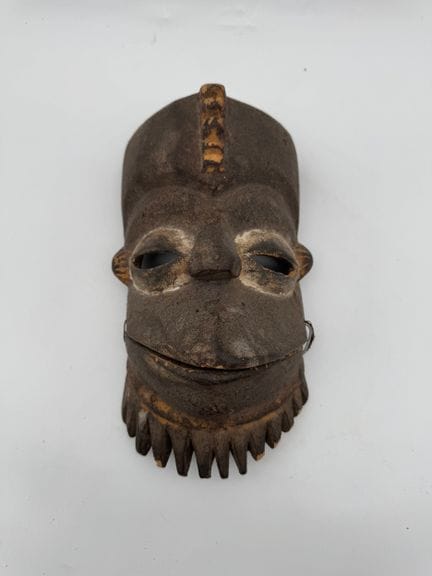 MASQUE A MACHOIRE MOBILE
Milieu du XXe siècle. Boi